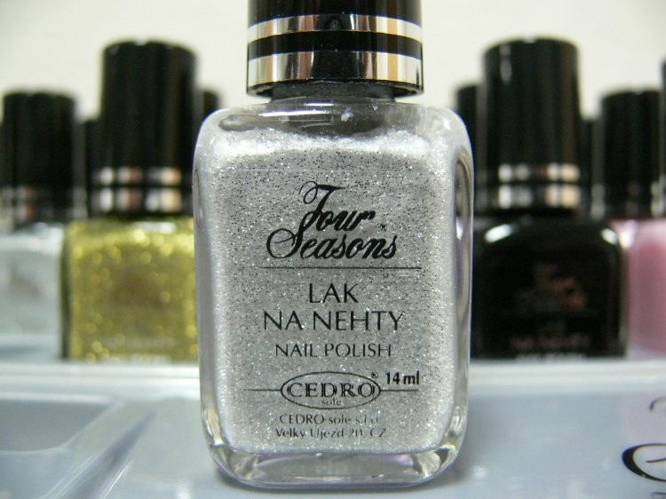 Four Seasons Lak na nehty FS odstín 75 glitterový lak 14 ml | NEHTOVÁ MODELÁŽ - Laky na nehty - Laky na nehty Cedro - Four Seasons Four Seasons Lak na nehty FS odstín 75 glitterový lak 14 ml | NEHTOVÁ MODELÁŽ - Laky na nehty - Laky na nehty Cedro - Four Seasons